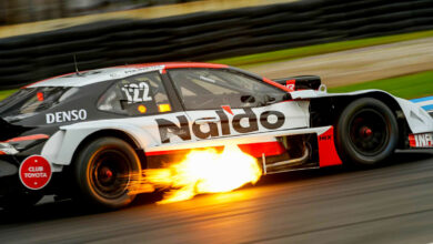 Fuego en el Toyota de Jakos.