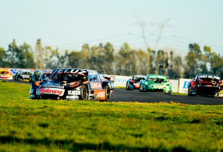 Barrio con el Chevrolet del JP en La Plata