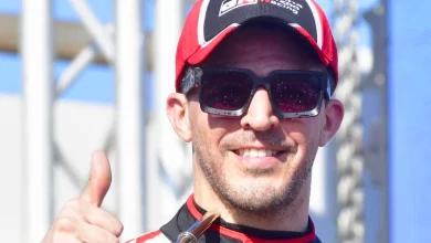 Rossi sonríe en el podio