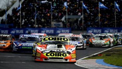 Ugalde adelante del pelotón.