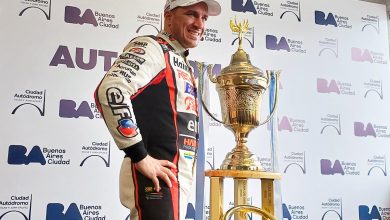 Werner junto a la Copa de Oro.