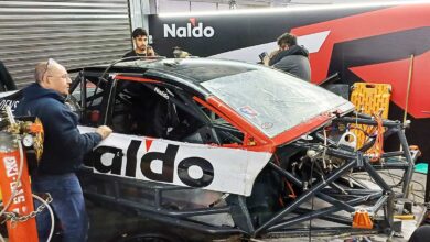 Reparación del Toyota de Rossi en el box de Buenos Aires.