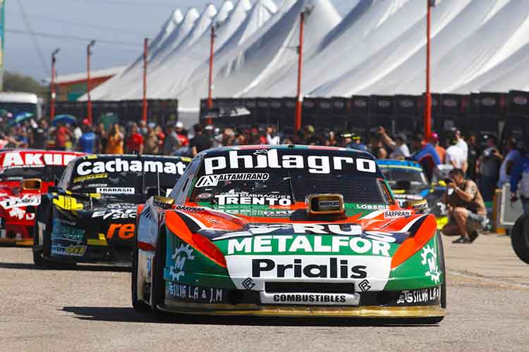 Castellano saliendo de boxes.