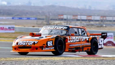 Lambiris con el Ford en San Juan