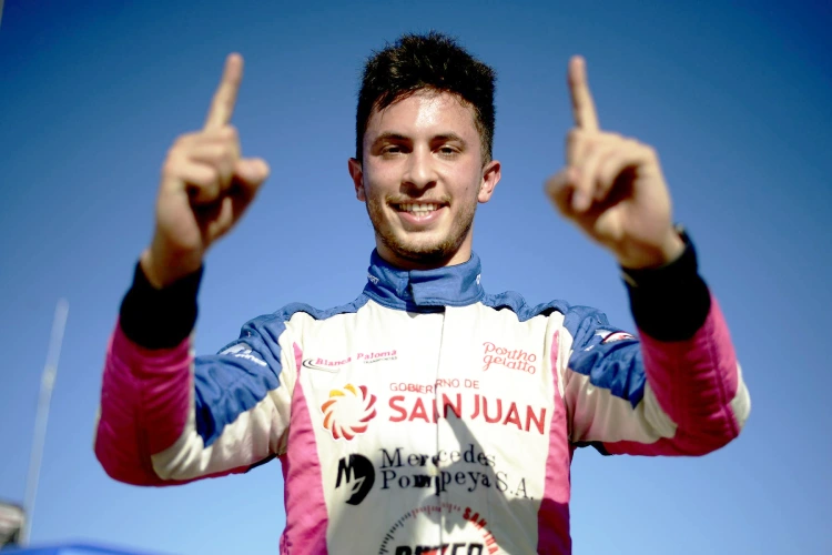 Tobías Martínez festejando.
