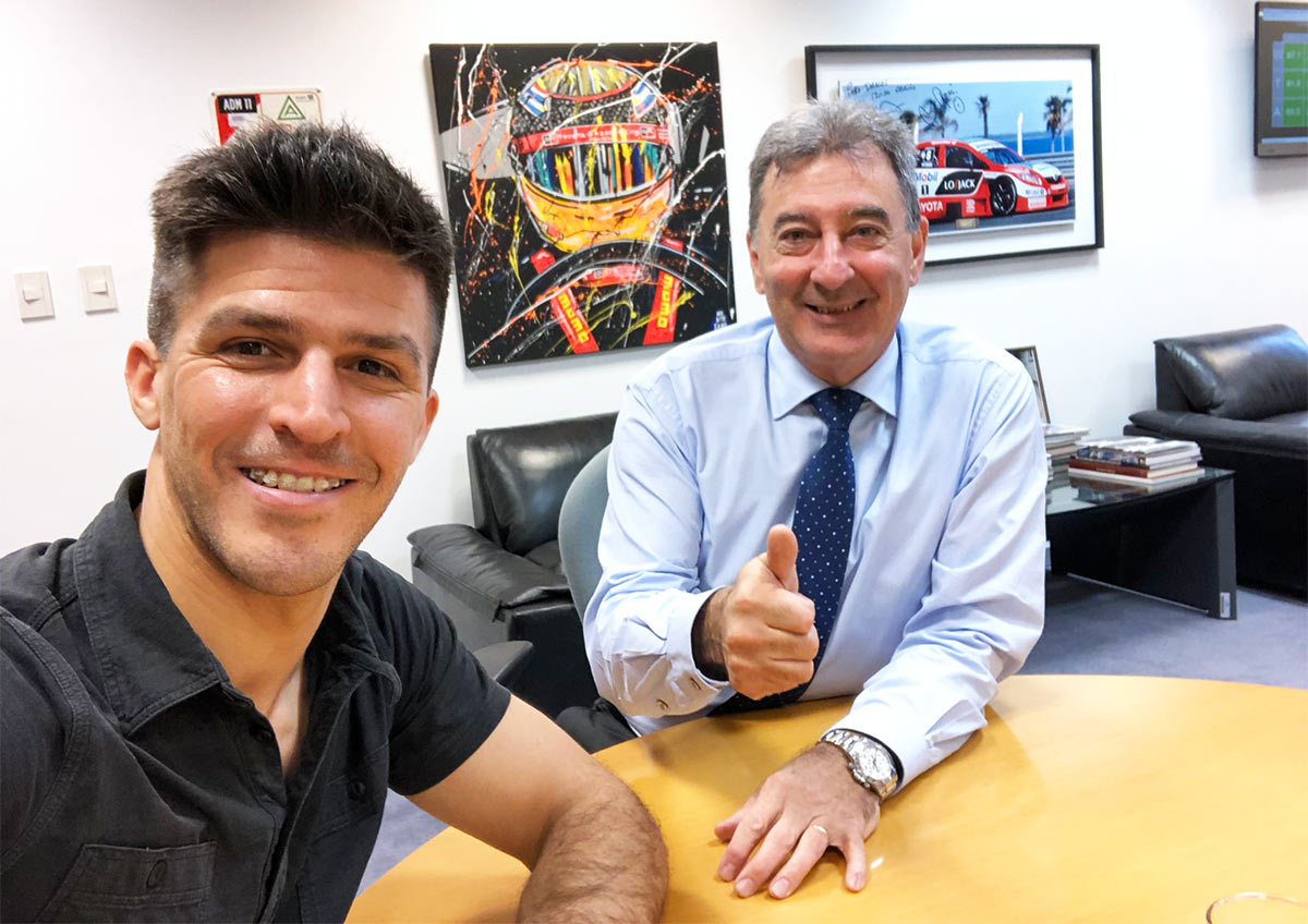 Matías Rossi y Daniel Herrero, posan para la foto.