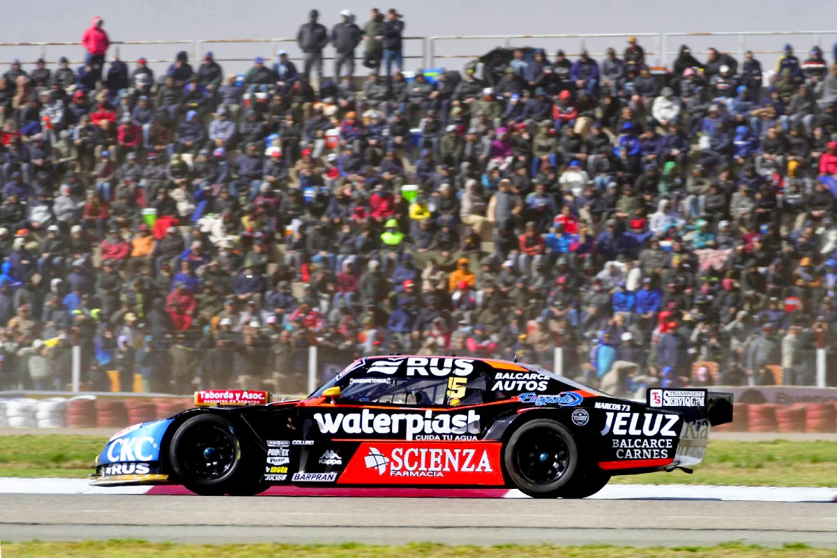 Chevrolet de Mangoni transita la pista