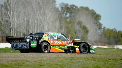 Cifre conduciendo en La Plata.
