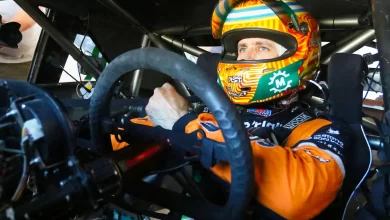 Castellano piensa en el habitáculo del Dodge