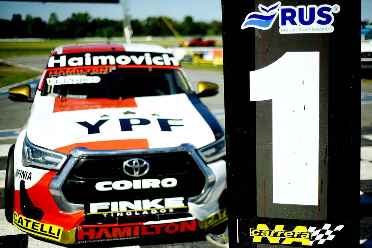 Toyota de Werner con el cartel de 1.