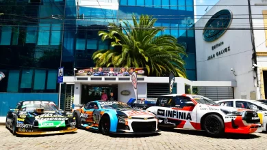 Autos de TC y TC Pick Up en la puerta de la ACTC
