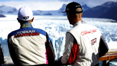 Martínez y Della Motta de espaldas.