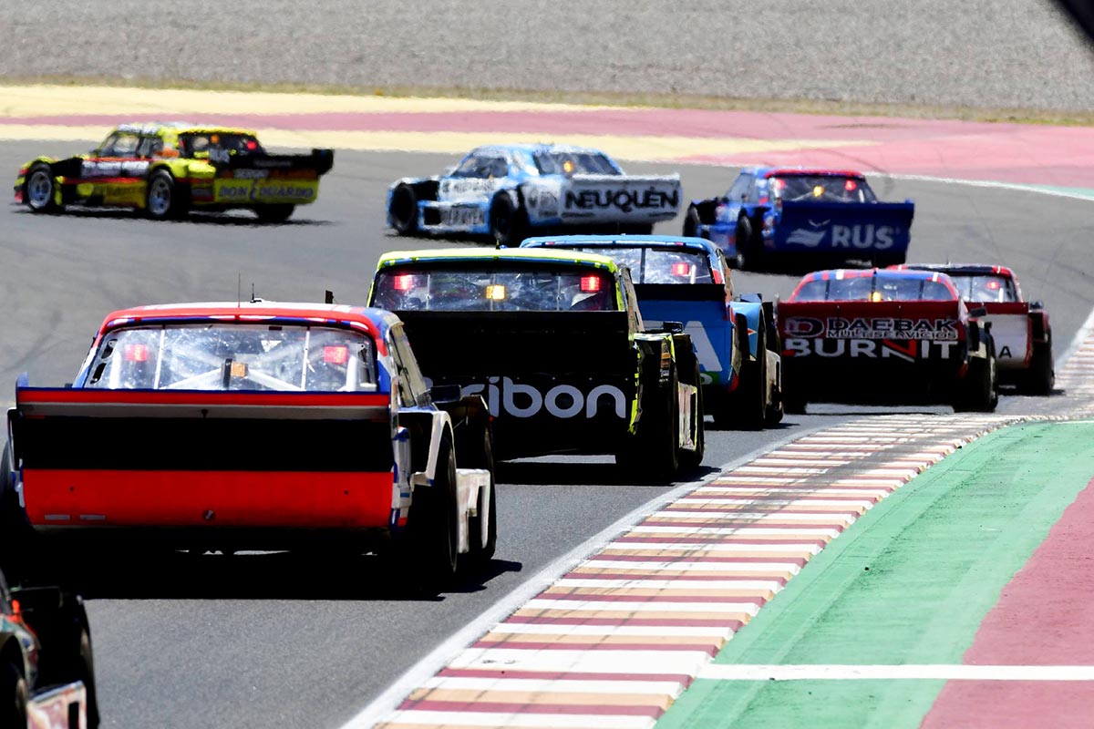 Vista de atrás de los autos de TC Pista.
