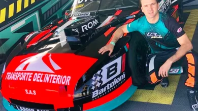 Risatti arrodillado con el Chevrolet