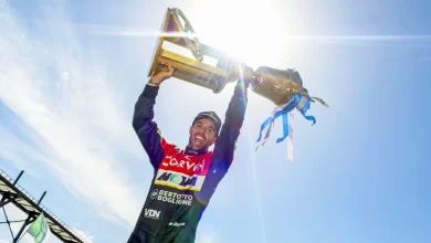 Urcera levantando la Copa de Oro del TC