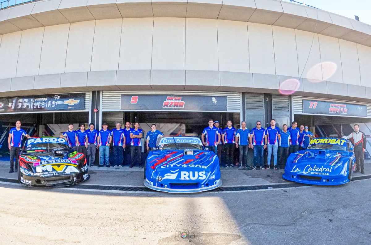 Los boxes del Azar Motorsport.