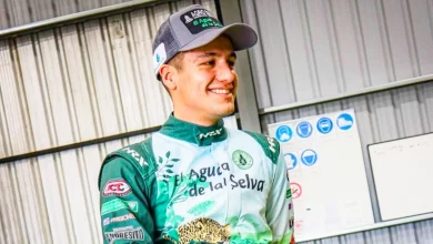 Bundziak sonriente en el box