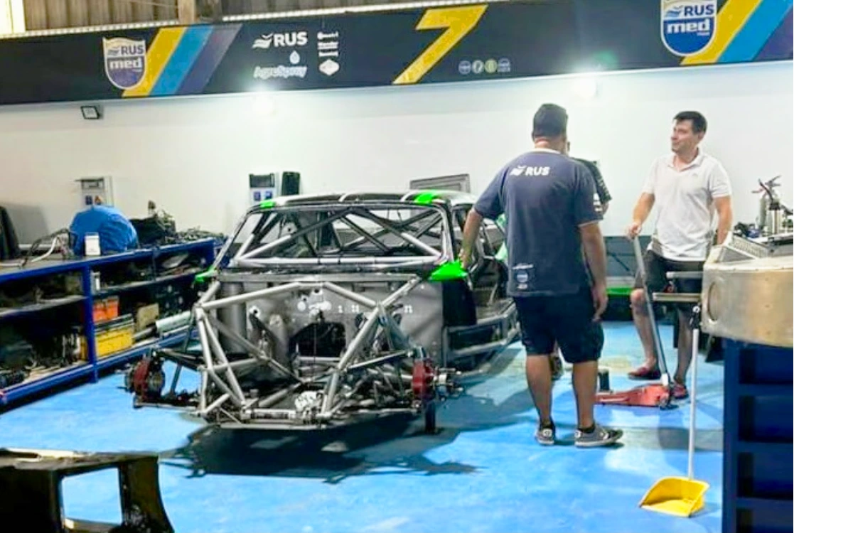 La Chevy de Canapino desarmada