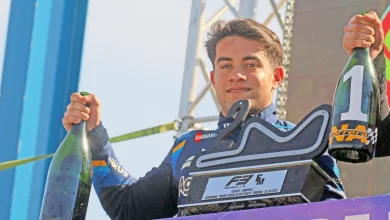 Guiffrey festejando en el podio.