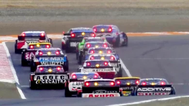 Pelotón de autos en El Calafate