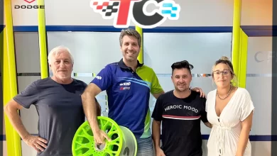 Castellano junto a los miembros del SAP team.