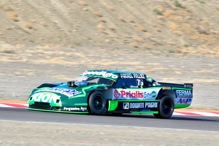 Chapur corriendo con Dodge en El Calafate.