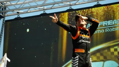 Chapur festejando en el podio del TC Pick Up.