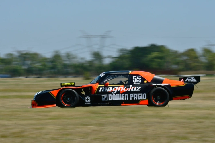 Iansa en su Chevrolet durante la clasificación del TC Mouras en La Plata.