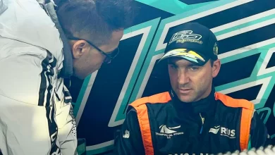 Risatti charla con De Carlo