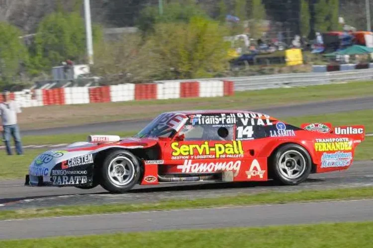 Mariano Altuna corriendo con Chevrolet.