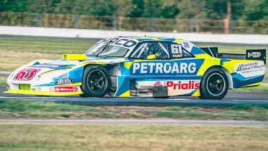 Bohdanowicz corriendo en el autódromo de La Plata sobre un Dodge.