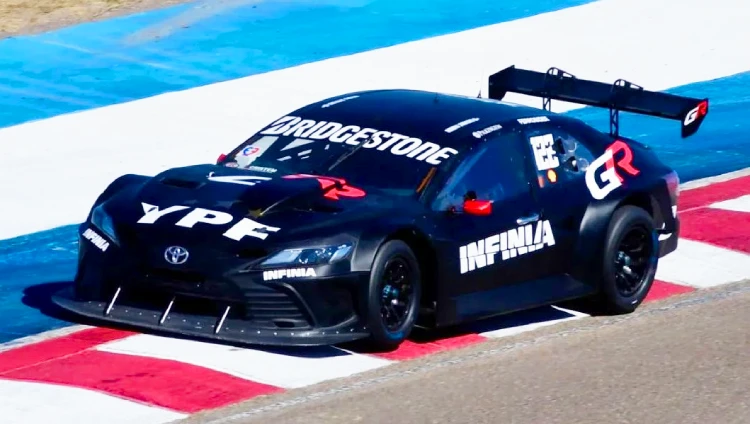 Camry en la recta