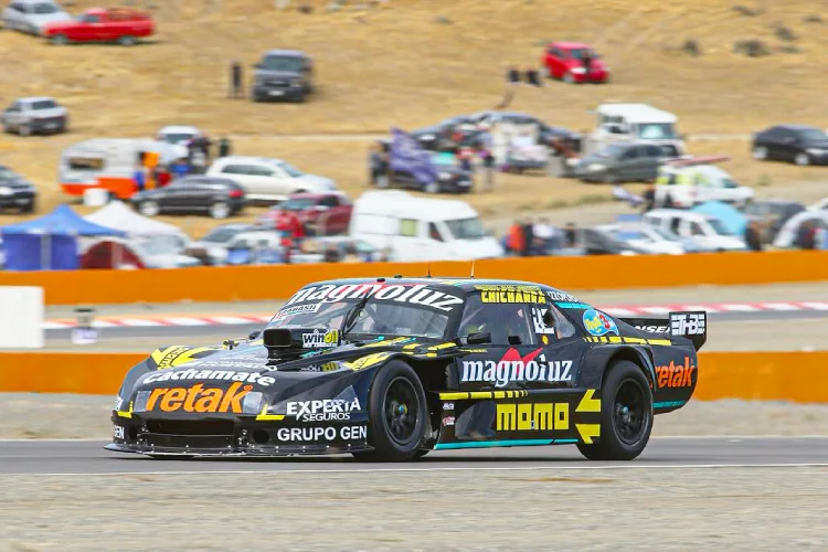 La Chevy de Ebarlín trransita la pista de El Calafate