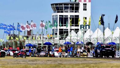 Autos en la grilla de Viedma.