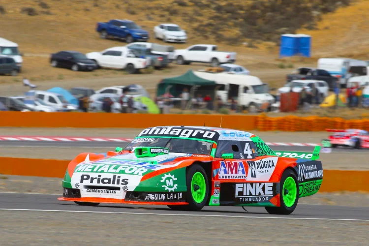 Dodge de Castellano transita en El Calafate