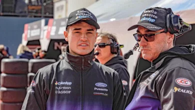 Olmedo paseando por los boxes de El Calafate.