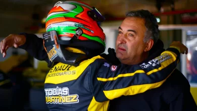 Trotta abraza a Tobías Martínez
