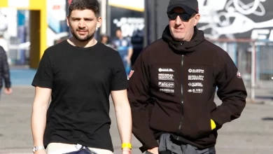 Vázquez y Garbelino caminando.