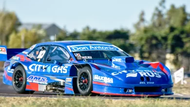 Azar corriendo la Final del TC Pista en Viedma con Toyota.