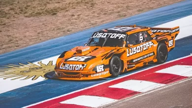 Lambiris corriendo con su Ford en Viedma.