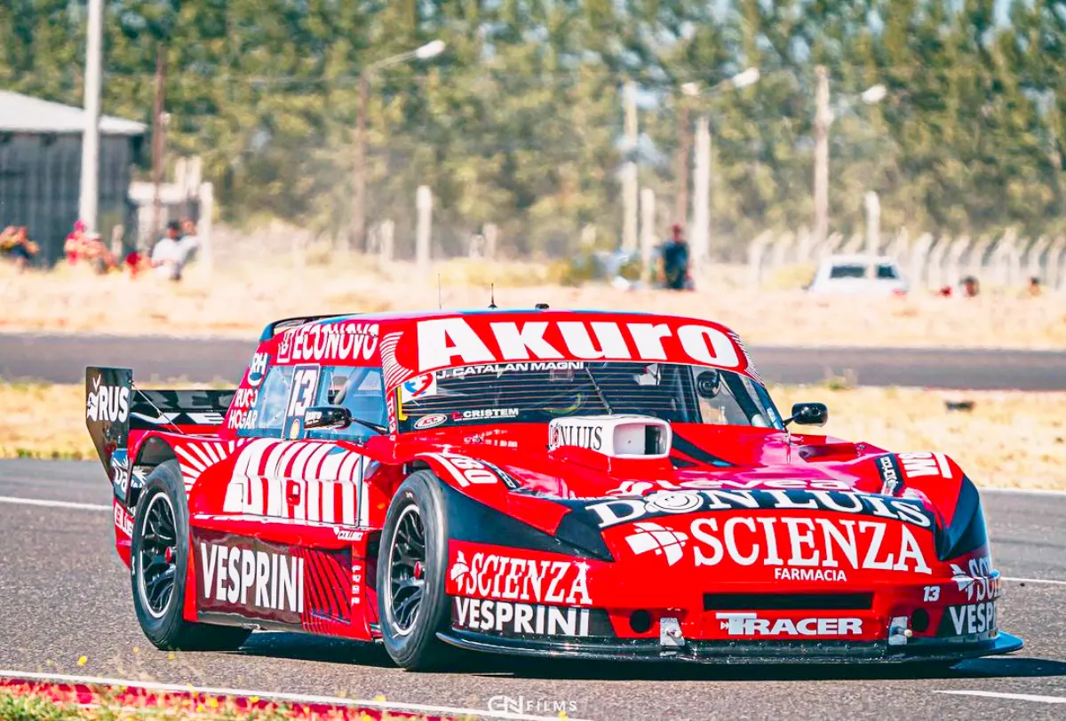 Falcon en la pista