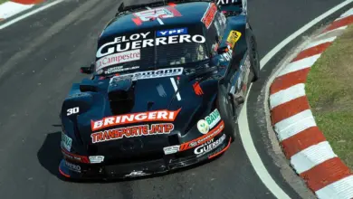 Ford Falcon doblando