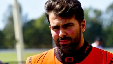 Lambiris con cara seria