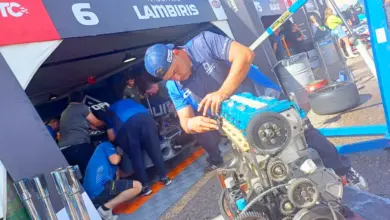 Cambio de motor en el Ford de Lambiris