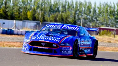 Mustang entrando a boxes