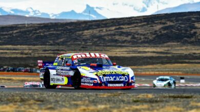 Todino con el Ford en El Calafate.