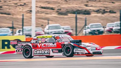 Castro sobre su Ford en las series del TC Pista en Neuquén.