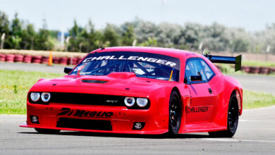 Dodge Challenger de TC en pista.