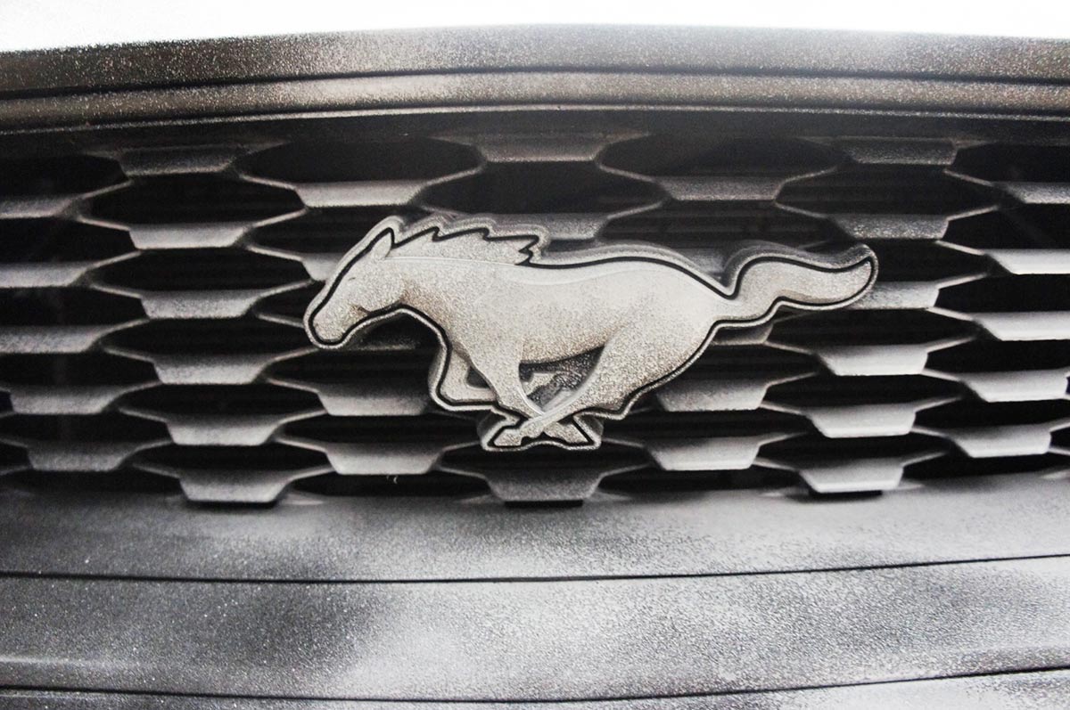 Logo del Mustang.