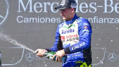 Olmedo festejando en el podio de Neuquén.